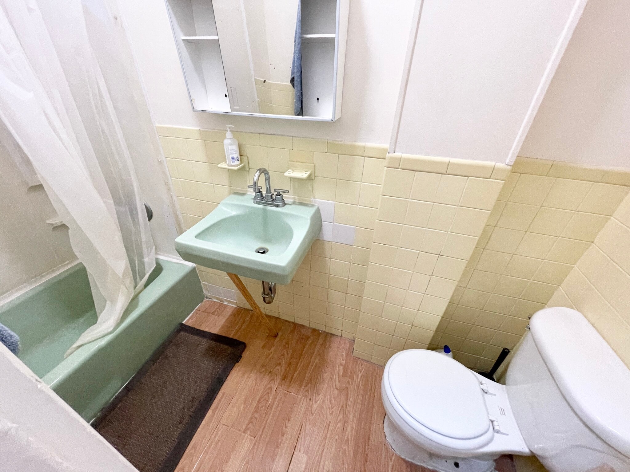 Building Photo - 32 Sussex St