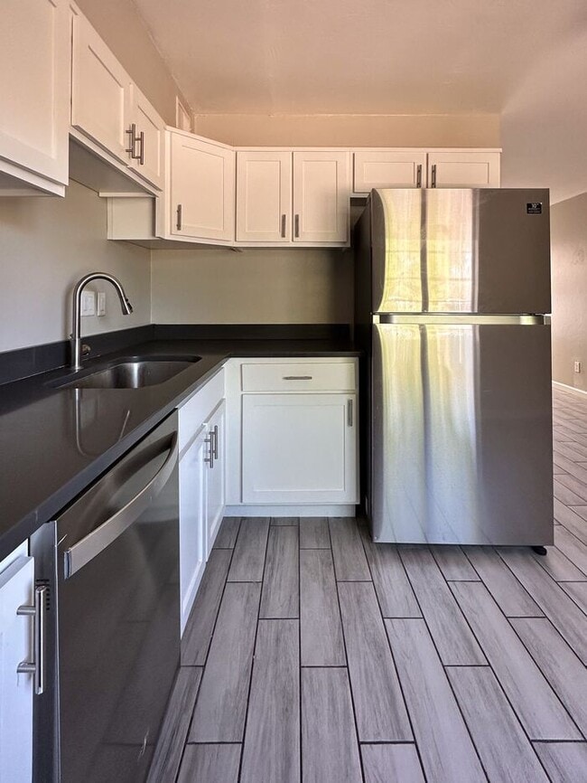 Building Photo - U of A Affordable housing!!! Affordable 2 ...