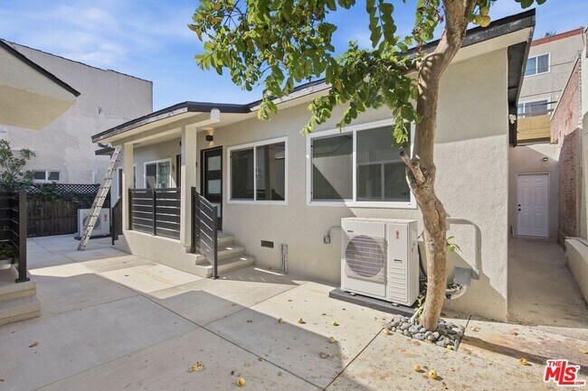 Building Photo - 5915 1/4 Barton Ave