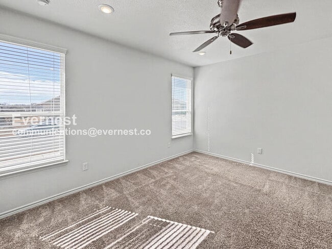 Building Photo - 702 Freedom Cir