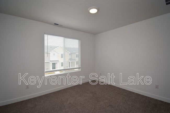 Building Photo - 397 N Buoy Ln