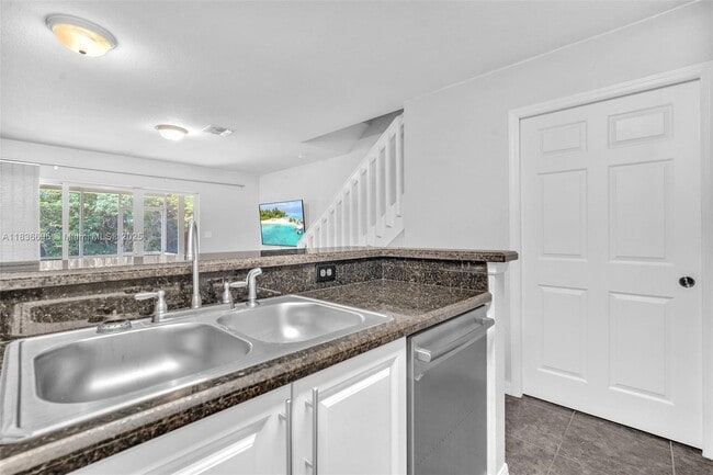 Building Photo - 4923 SW 66th Terrace