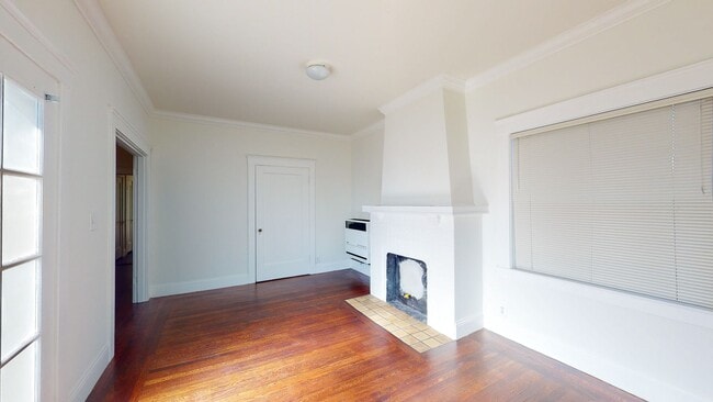 Building Photo - 1925 Charming Oakland Duplex!