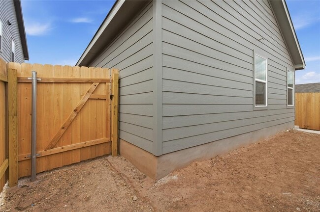 Building Photo - 596 Sormonne Lp