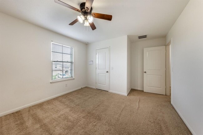 Building Photo - 925 Woodduck Trail