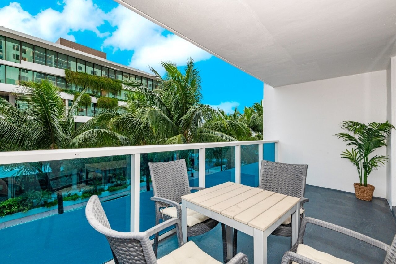 Building Photo - 2301 Collins Ave