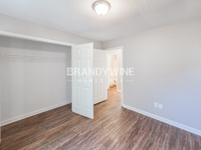 Building Photo - 2050 Tudor Dr