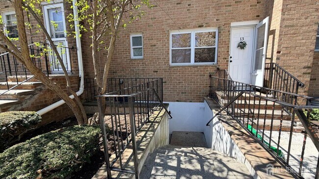 Building Photo - 363 Cranbury Rd