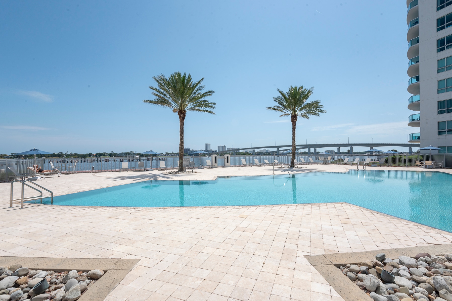 Building Photo - 231 Riverside Dr