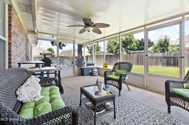 Building Photo - Available now! Beautiful Corner lot! 4 Bedrooms, Olive Branch schools!