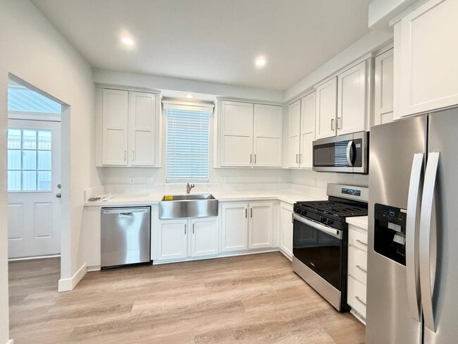 Building Photo - 41 Spruce Via