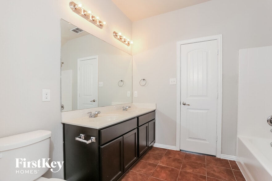 Building Photo - 927 Ranch Rd