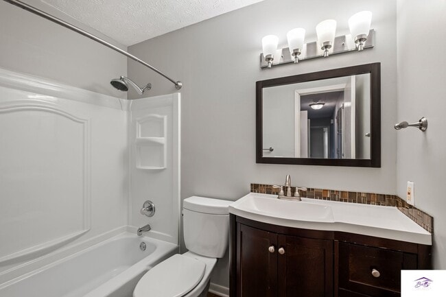 Building Photo - WELCOME HOME! AVAILABLE NOW!