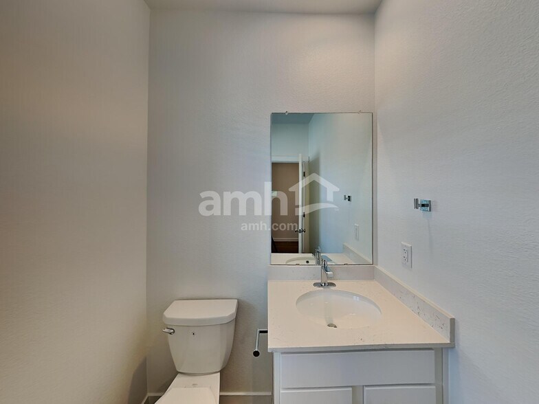 Building Photo - 26148 E Calhoun Pl