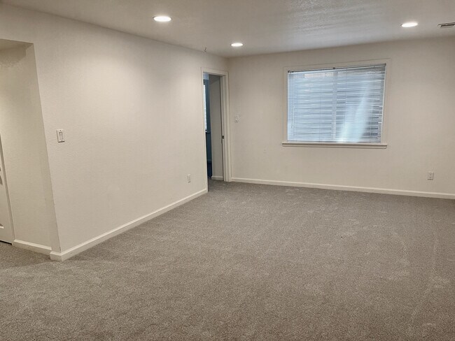Building Photo - 4949 Tesla Cir