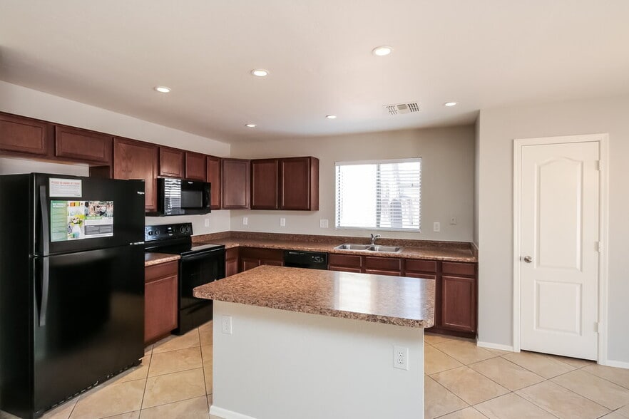 Building Photo - 21868 W Mohave St