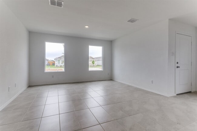 Building Photo - 127 Sunflower St