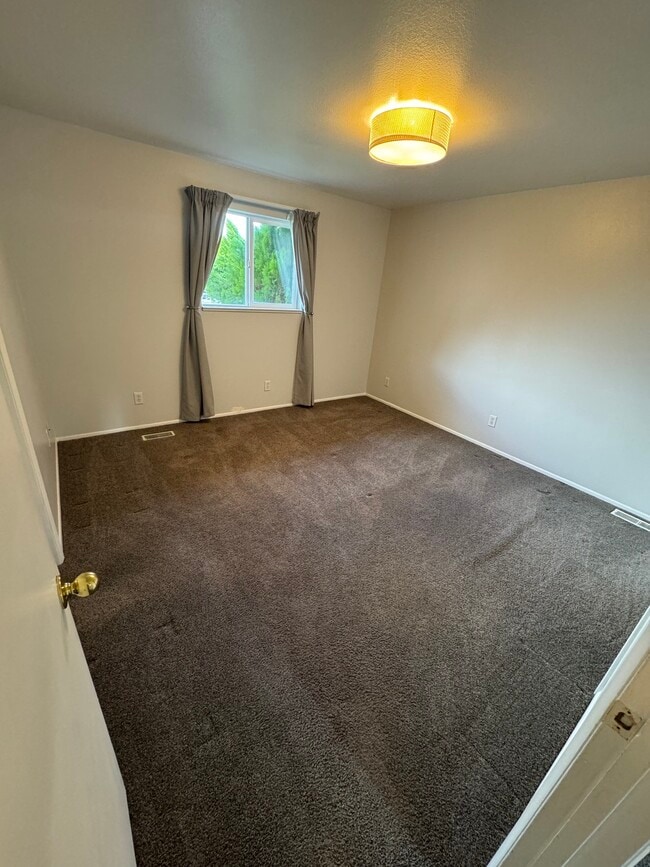 Building Photo - 891 N 300 W