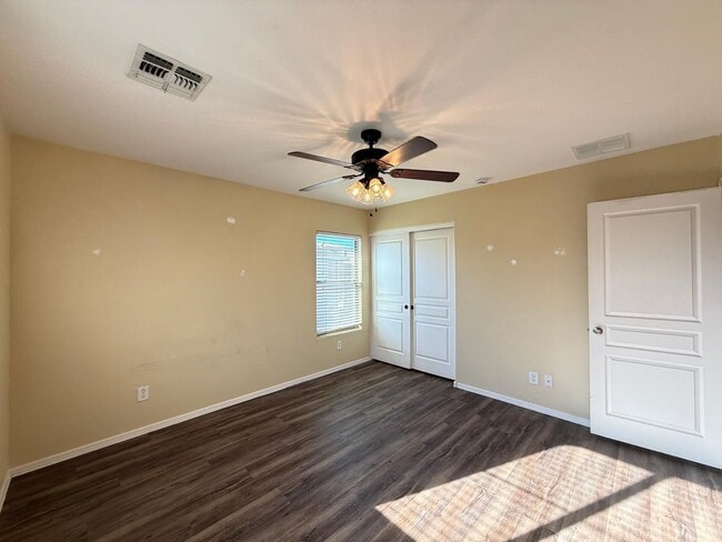 Building Photo - 1727 E Joseph Way