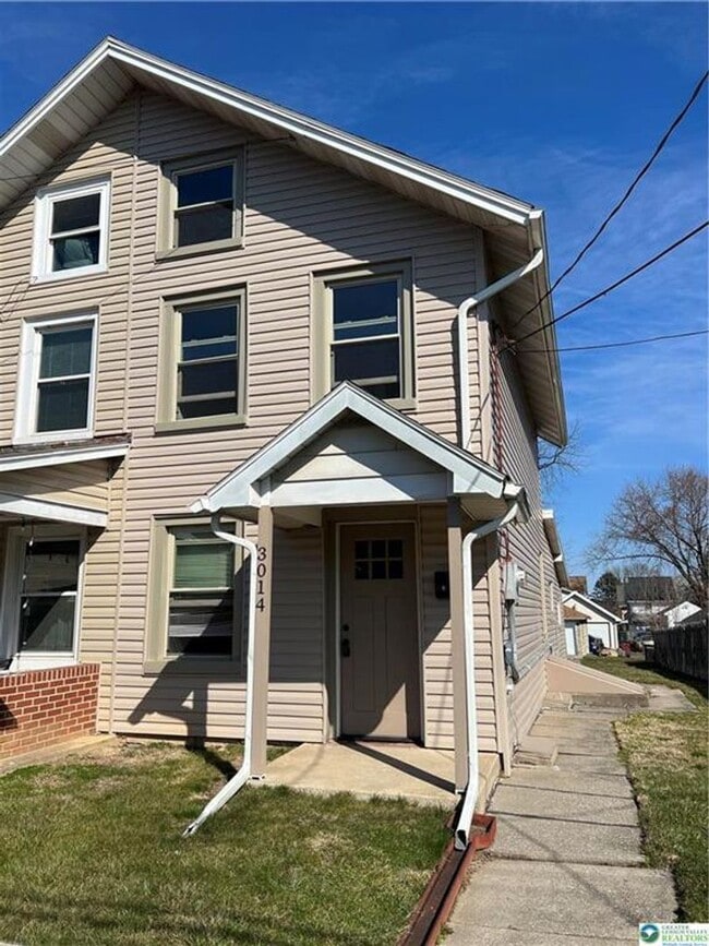 Building Photo - Completely remodeled TWO BEDROOM Twin