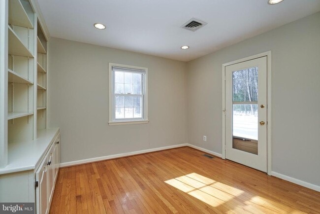 Building Photo - 500 Springvale Rd