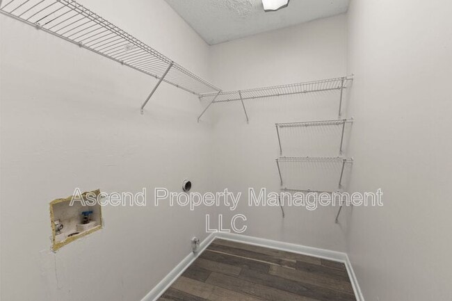 Building Photo - 4610 Leslie Ln