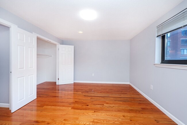 Building Photo - 85 Brainerd Rd