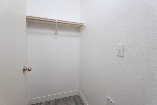 Building Photo - 9050 W Warm Springs Rd