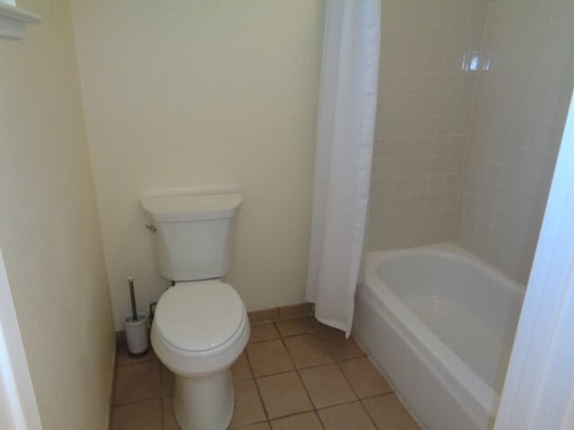 Building Photo - Beautiful 3 Bedroom, 1.5 Bath Townhome Available now!