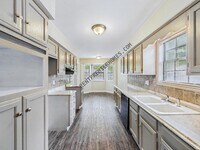 Building Photo - 303 May St