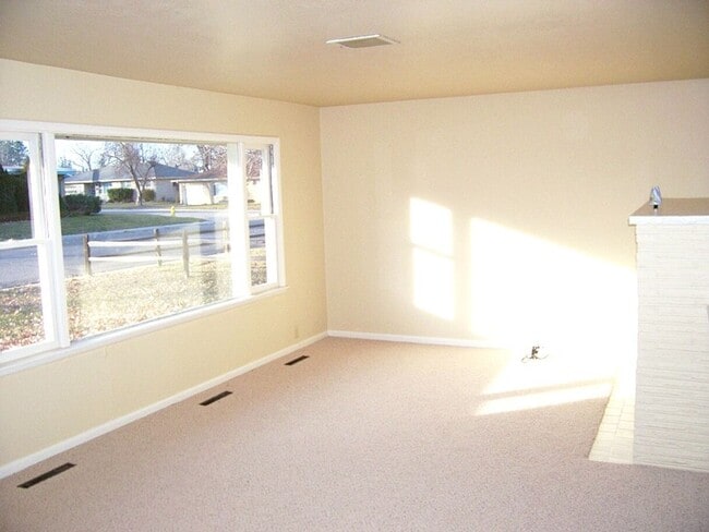 Building Photo - 1101 Broadview Pl