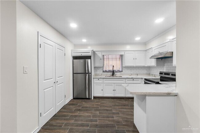 Building Photo - 211 Gastel Cir