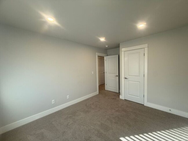 Building Photo - Beautiful 3-Bedroom + Bonus Loft Home in B...