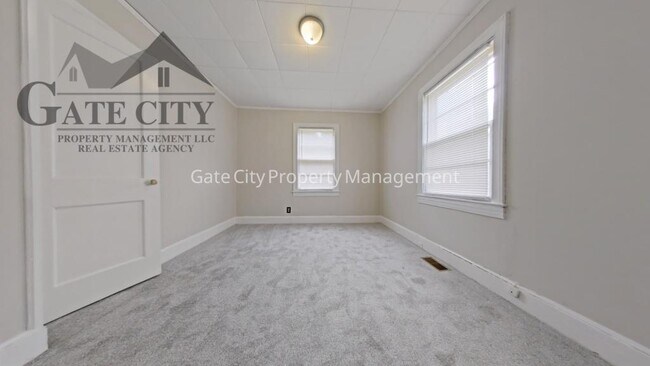 Building Photo - 914 Randolph St