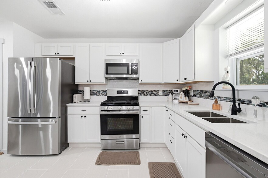 Building Photo - 125 3rd Ave SW