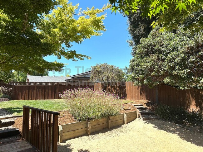 Building Photo - Spacious 4 Bed / 2.5 Bath / 2,106 Sqft Mar...
