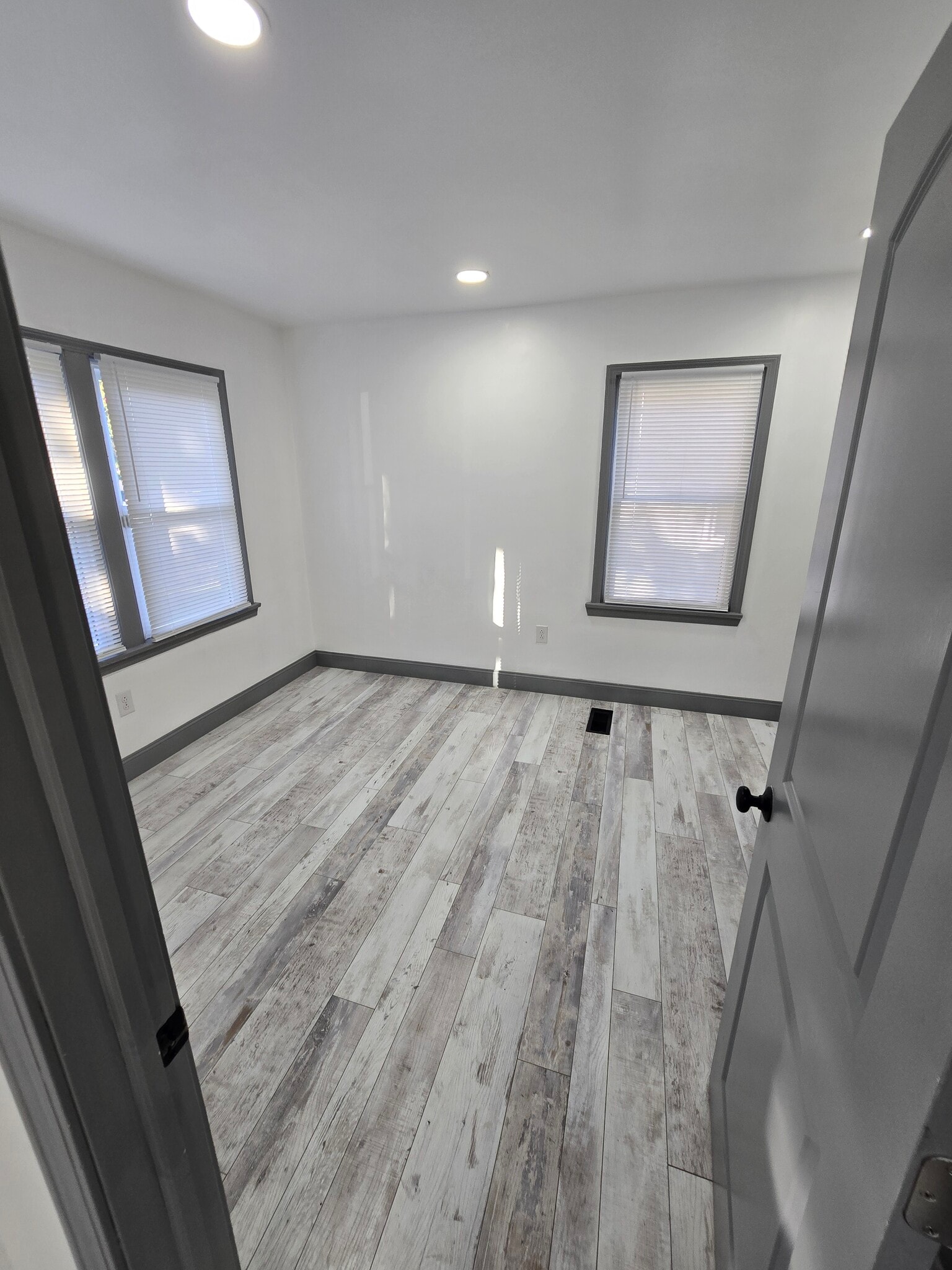 Building Photo - 1056 Geers Ave