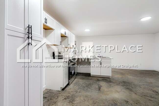 Building Photo - 1373 Cooper St