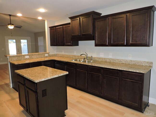 Building Photo - 644 Edith Ln