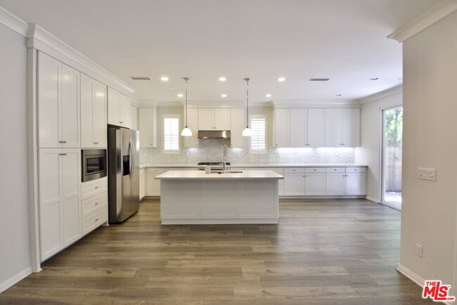 Building Photo - 50 Twin Flower