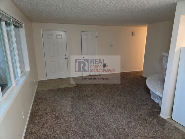 Building Photo - Check out this wonderful 2.0 bedroom, 2.0 ...
