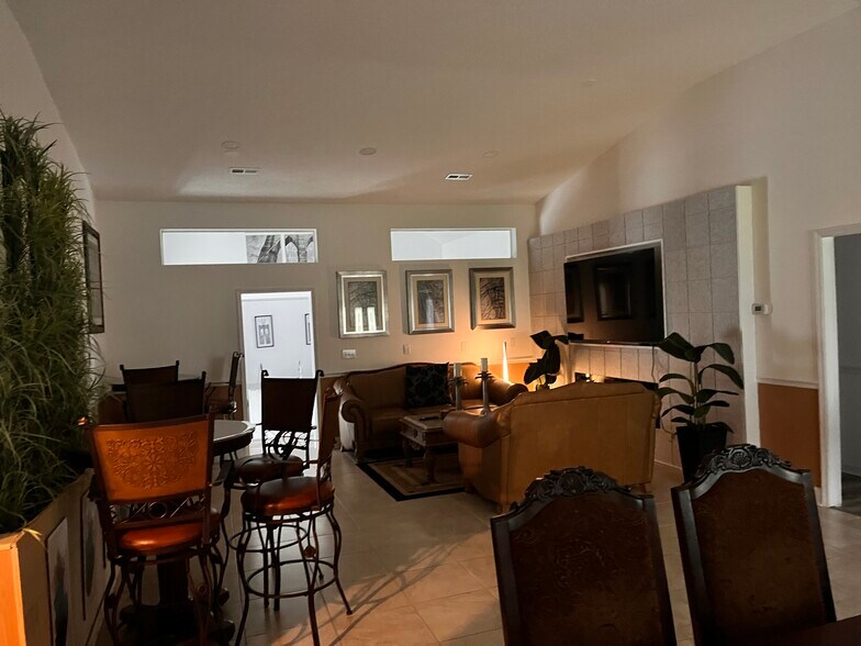 Building Photo - 7433 Springside Dr
