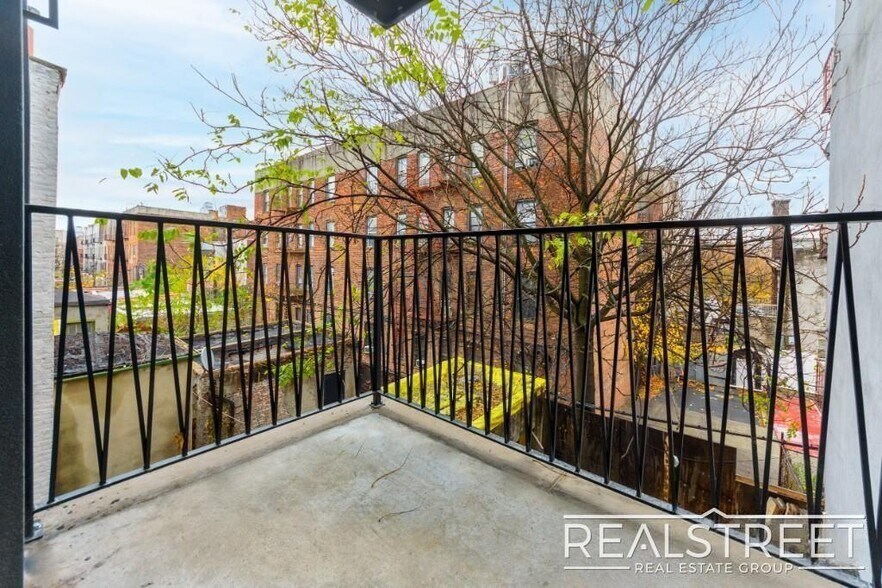 Building Photo - Brand New 2 bed with in unit WD Shared Roof and more!