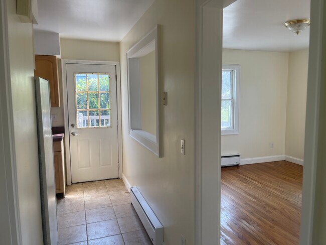 Building Photo - 184 Pine Island Tpke