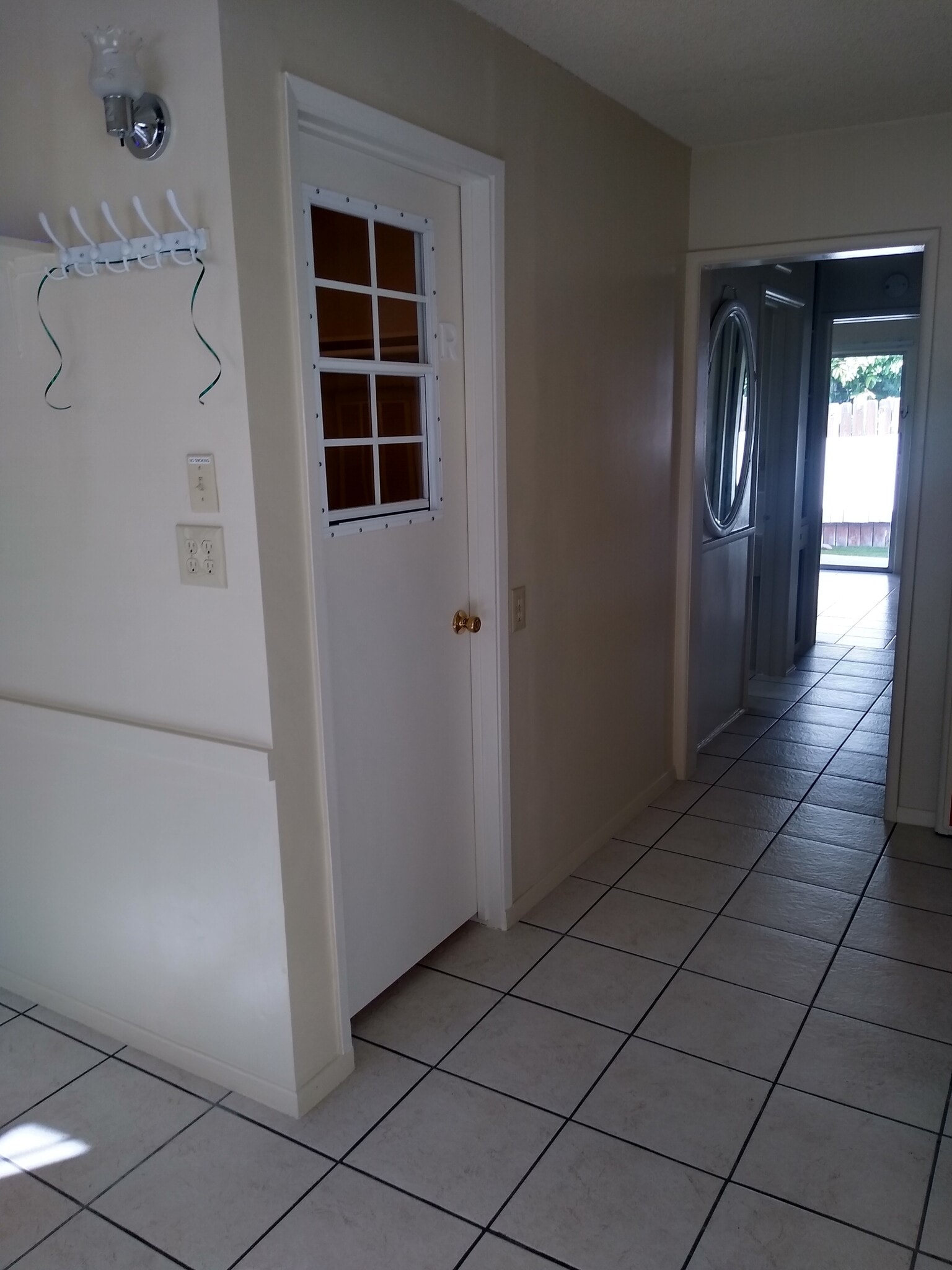 br #3 door: cozy - sunny - 1843 E Palmyra Ave