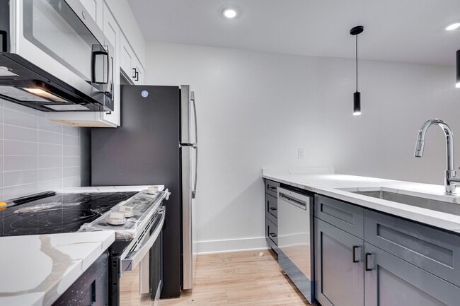 Building Photo - K226 - Treehouse #205