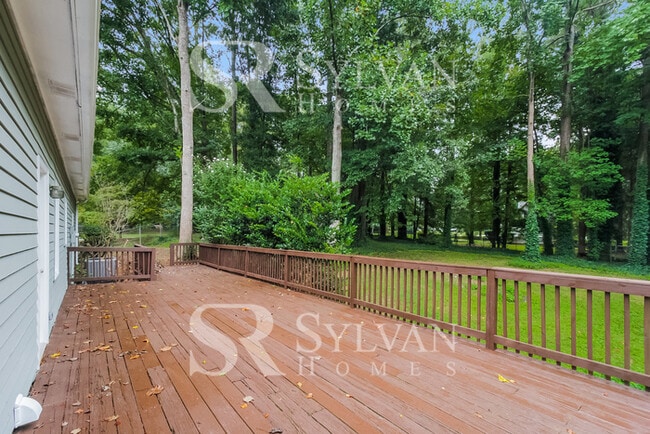 Building Photo - Enjoy living the good life in this 3 bedroom, 2 bathroom home