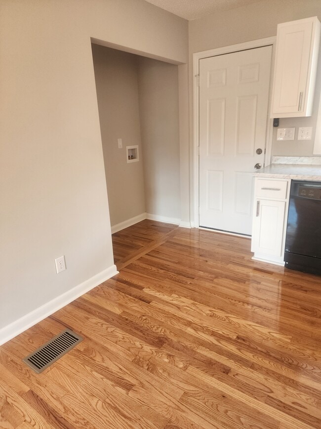 Building Photo - 3231 Dorian Rd