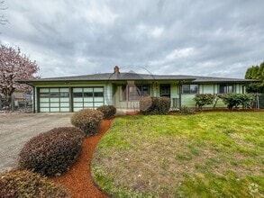 Building Photo - Beautifully Renovated Home -
