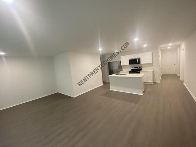 Building Photo - 5 Vineyard Dr
